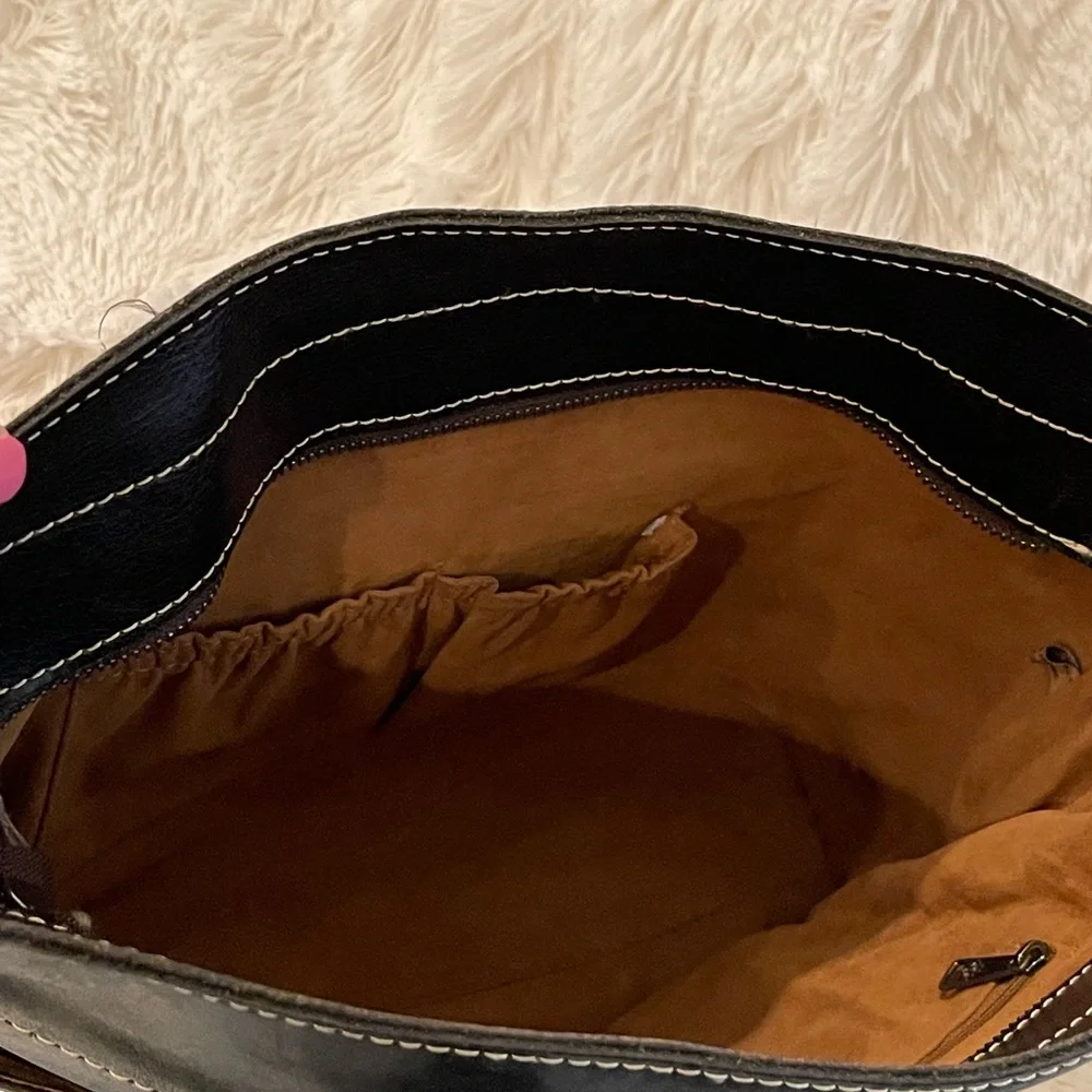Like new black leather purse - Picture 6 of 8